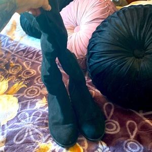 Black slouchy boots